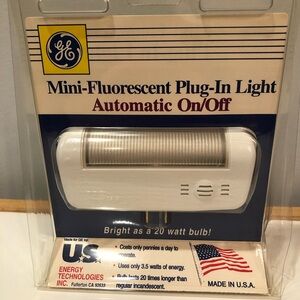 GE General Electric Mini Fluorescent Plug In Night Light Vintage Made in USA